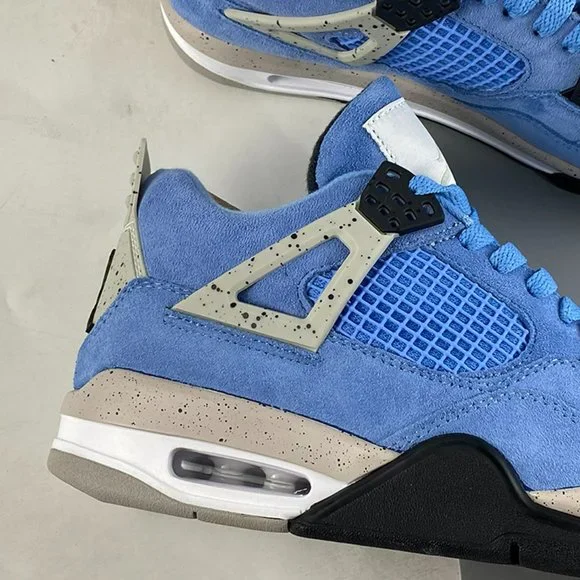 Air Jordan 4 Retro SE University Blue Sneakers - Picture 5 of 10